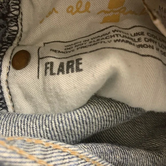 7 For All Mankind Women’s Flare Distressed Jean - Picture 11 of 11